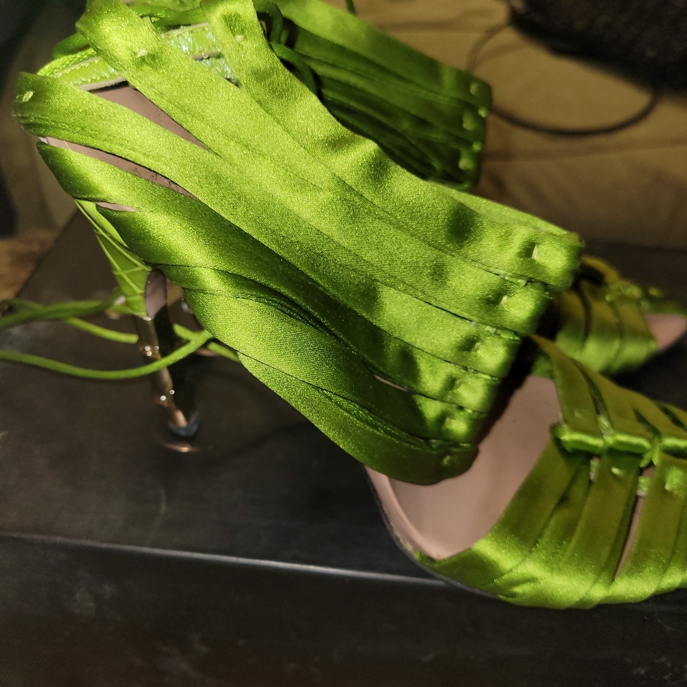 Gucci Women's Vibrant Green Lace-Up Sandals - Picture 6 of 7